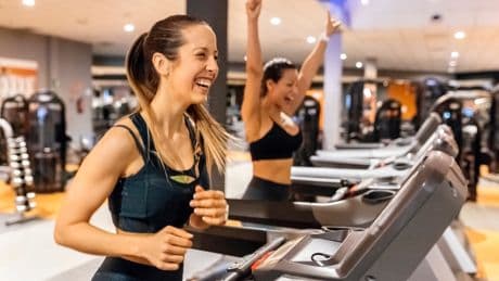 Daheim lassen: Einen Gegenstand sollten Sie auf keinen Fall ins Fitnessstudio mitnehmen