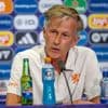 Jonker gelooft in ‘Mirakel van Basel’ en is dankbaar voor steun Van Gaal: ‘Ik ga ook nu niks over de KNVB zeggen’