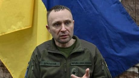 Le commandant des forces terrestres ukrainiennes présente sa démission après une frappe russe sur un terrain d’entraînement