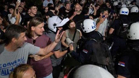 Novi Sad'dan Belgrad'a: Sırbistan sokakları çatışma alanına döndü!