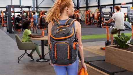 Basic Fit desata la 'fiebre naranja' en España: dispara un 74% los ingresos y se abre a nuevas compras