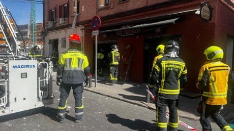 Explosión en un bar en Vallecas, en directo | Aumenta a 25 el número de heridos, 3 en estado de gravedad y 2 potencialmente graves