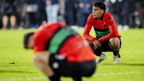 Applaus voor het volgasvoetbal van Dick Schreuder, die zelf vooral baalt