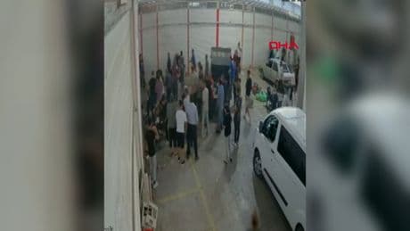 Akraba pazarcılar arasında kavga! Polis biber gazıyla ayırabildi