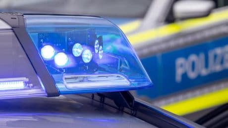 Messerstich in den Hals – Polizist in Berlin durch Angriff schwer verletzt