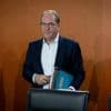 Folgen der AfD-Hochstufung für Mitglieder : Alexander Dobrindt verwirft Zeitplan für Beratungen