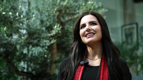 Mannequin, diplômée en psychologie... Qui est Nadeen Ayoub, première représentante de la Palestine au concours de Miss Univers?
