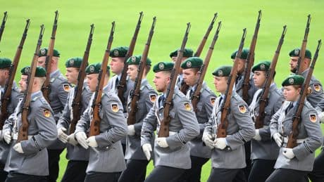 Le service militaire fait son retour en Allemagne, d'abord sur la base du volontariat