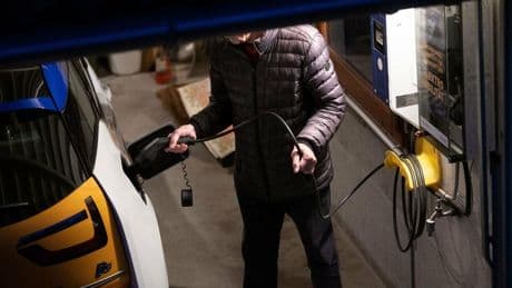 KBA-Statistik: Elektro-Boom bei den Neuzulassungen hält an – BYD inzwischen stärker als Tesla