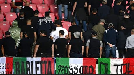 Während Israels Hymne drehen sich Italiens Fans demonstrativ weg