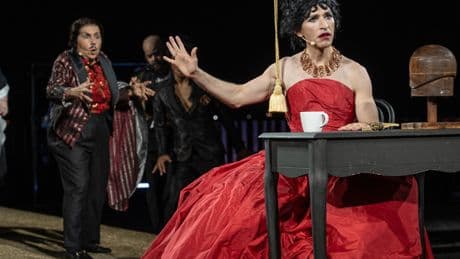 ‘Galas’ Review: A Vocally Gifted Paper Doll