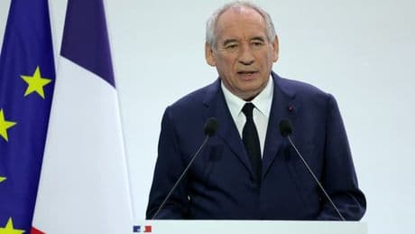 Budget 2026: François Bayrou propose de supprimer deux jours fériés, "par exemple" le lundi de Pâques et le 8-Mai