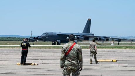 Estados Unidos despliega superbombarderos B-52 en la base sevillana de Morón