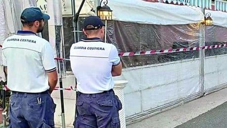 Dehors abusivi, giro di vite nel Tigullio: sequestro a Riva, otto multe a Chiavari