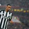 Isak haalt uit naar Newcastle in transfersoap: “Als beloften gebroken worden, kan de relatie niet verder gaan”