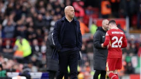 La decepción de Arne Slot con Alexander-Arnold