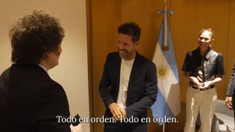 Atizan a Simeone por hacerse una foto con Milei: &quot;Al ser multimillonario...&quot;