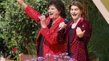 Olaf der Flipper und Vincent Gross: Tausende Briten feiern »Drinking Wine Feeling Fine« auf Festival