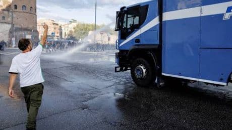 Ecco la piazza della sinistra pronta alle barricate il 25 aprile