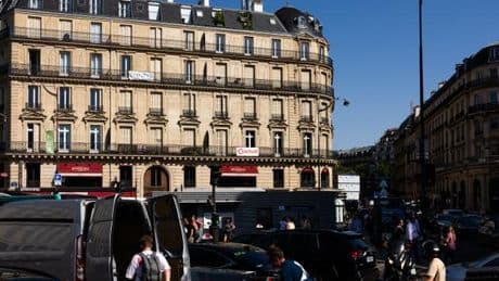 Canicule : l’installation massive de volets s’impose dans le débat public