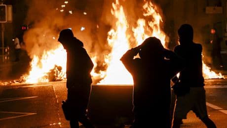 „Du hättest bei mir sein sollen, mein Bruder“ – Eine Stadt in Aufruhr