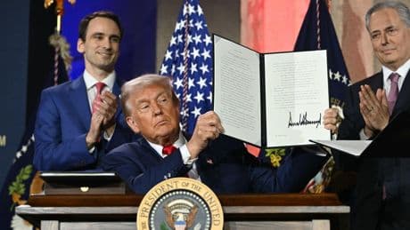 "Le peuple américain ne veut pas de la folie marxiste woke dans les modèles d’IA" : Donald Trump dévoile son plan pour l’intelligence artificielle