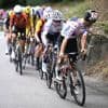 Live Tour | Vollering en peloton jagen op kopgroep na loodzware eerste klim