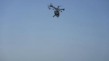 Un piloto francés intenta cruzar el Canal de la Mancha con su 'Air Scooter' y acaba en el mar