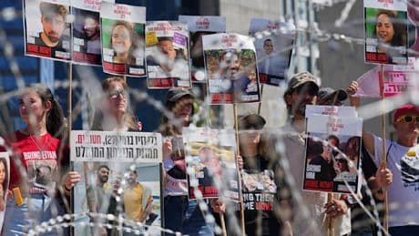 „Unsere Kinder erleben einen Holocaust“ – Geisel-Angehörige demonstrieren in Tel Aviv
