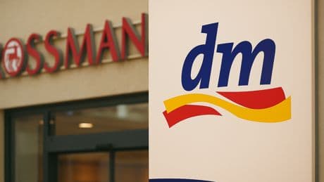 Nur noch hoher Schutz: Diese Sonnencremes fliegen bei dm & Rossmann raus