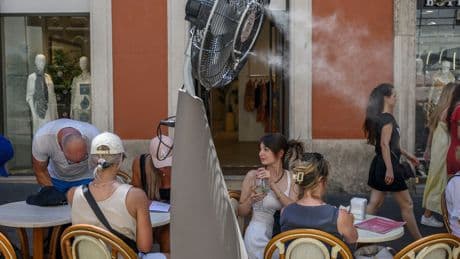 As Heat Grips Europe, a Struggle to Keep Workers and Customers Cool