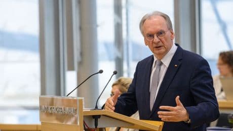 Sachsen-Anhalt: Haseloff: Würde bei AfD-Regierung über Wegzug nachdenken