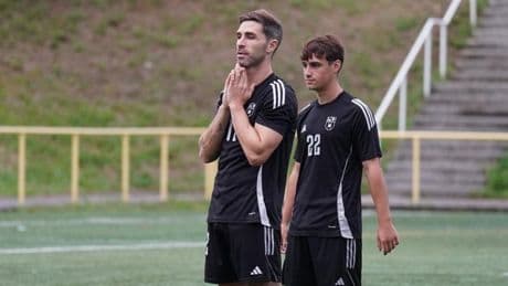 Muniain ve a Yeray «motivado y con ilusión» mientras entrena con el Derio durante su sanción por dopaje