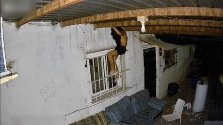 Pillan al ladrón del robo en una peña de un pueblo de Zaragoza: entró a través de las rejas de la ventana