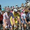 Live Tour | Vijf renners aan kop en peloton met Van der Poel houdt zich rustig