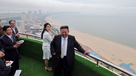Nordcorea, Kim Jong Un inaugura il centro turistico costiero di Wonsan