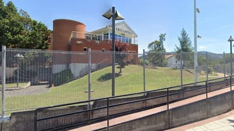 Detenido un joven de 18 años por robos a punta de navaja a niños en Santurtzi