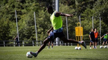 Sadiq, único ausente en la sesión de recuperación de la Real Sociedad