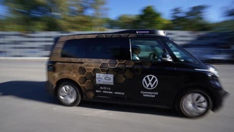 VW zeigt fahrerlosen E-Bulli: In zwei Jahren soll er durch Hamburg rollen