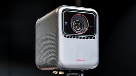 Nebula X1 im Test: Laser-Projektor als Luxus-Handtasche