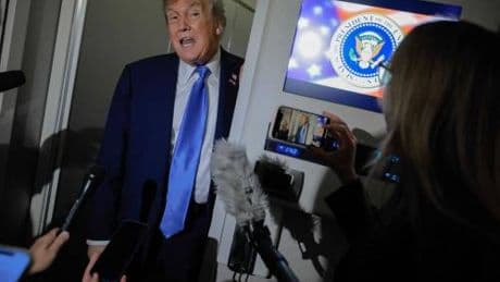 L'ultimatum di Trump: "Resa incondizionata". E valuta i raid contro l'Iran. Mosca: "Israele si fermi"