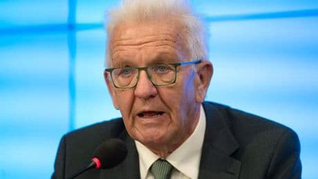 Zugunglück: Kretschmann zeigt sich erschüttert von Zugunglück