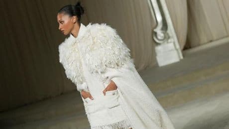 Chanel mira a sus raíces en su propuesta de Alta Costura: detalles y contrastes para analizar al milímetro