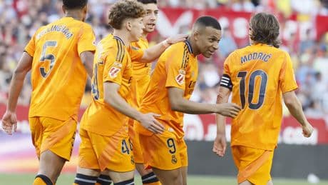 El Madrid gana a un Sevilla con nueve y el Villarreal aprovecha la resaca del Barcelona