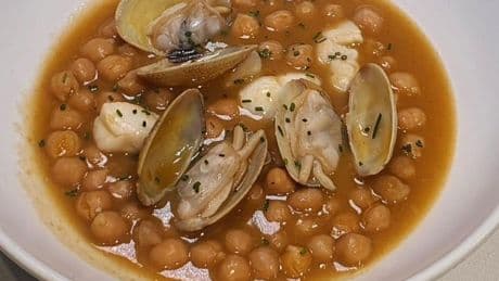 Platos con sabor popular para hacer realidad el sueño de tres jóvenes cocineros