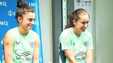 Puesta de largo del Athletic femenino sobre el terreno