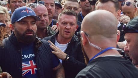 Wurfgeschosse auf Polizei, neun Festnahmen - Massen-Demo gegen Migranten in London