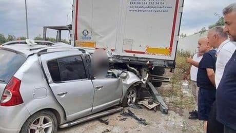Samsun'da feci kaza! Otomobil römorkun altına girdi: 2 ölü, 2 yaralı