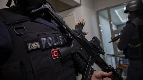 Ekiplerden eş zamanlı baskın! Van'da 'silah kaçakçılarına' operasyon: 11 gözaltı