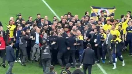 Fenerbahçeli 2 futbolcu hakkında zorla getirme kararı!